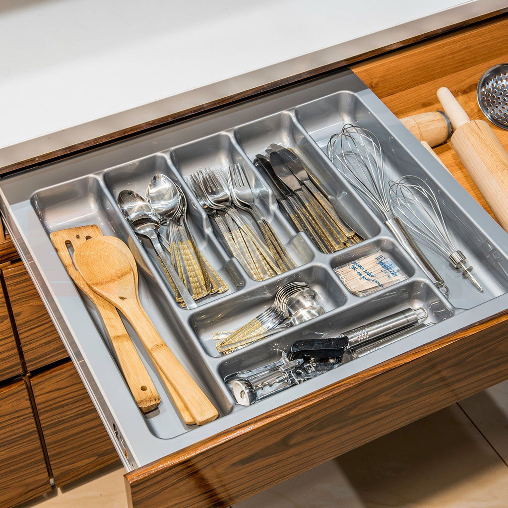 https://furnica.co.uk/cdn/shop/articles/why-cutlery-trays-for-kitchen-drawers-are-so-important-884722_1024x.jpg?v=1619442529